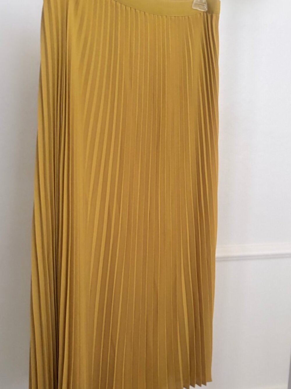 Babaton Mustard Pleated Midi Skirt - Size M